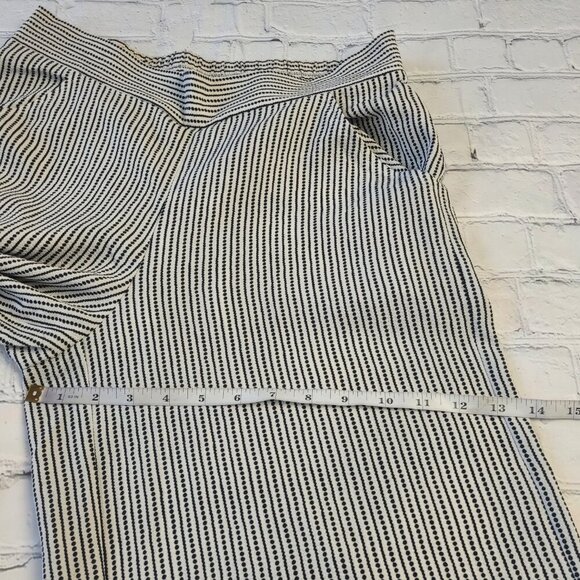 Max Studio wide leg cropped light weight flat front pants size M - Picture 2 of 12